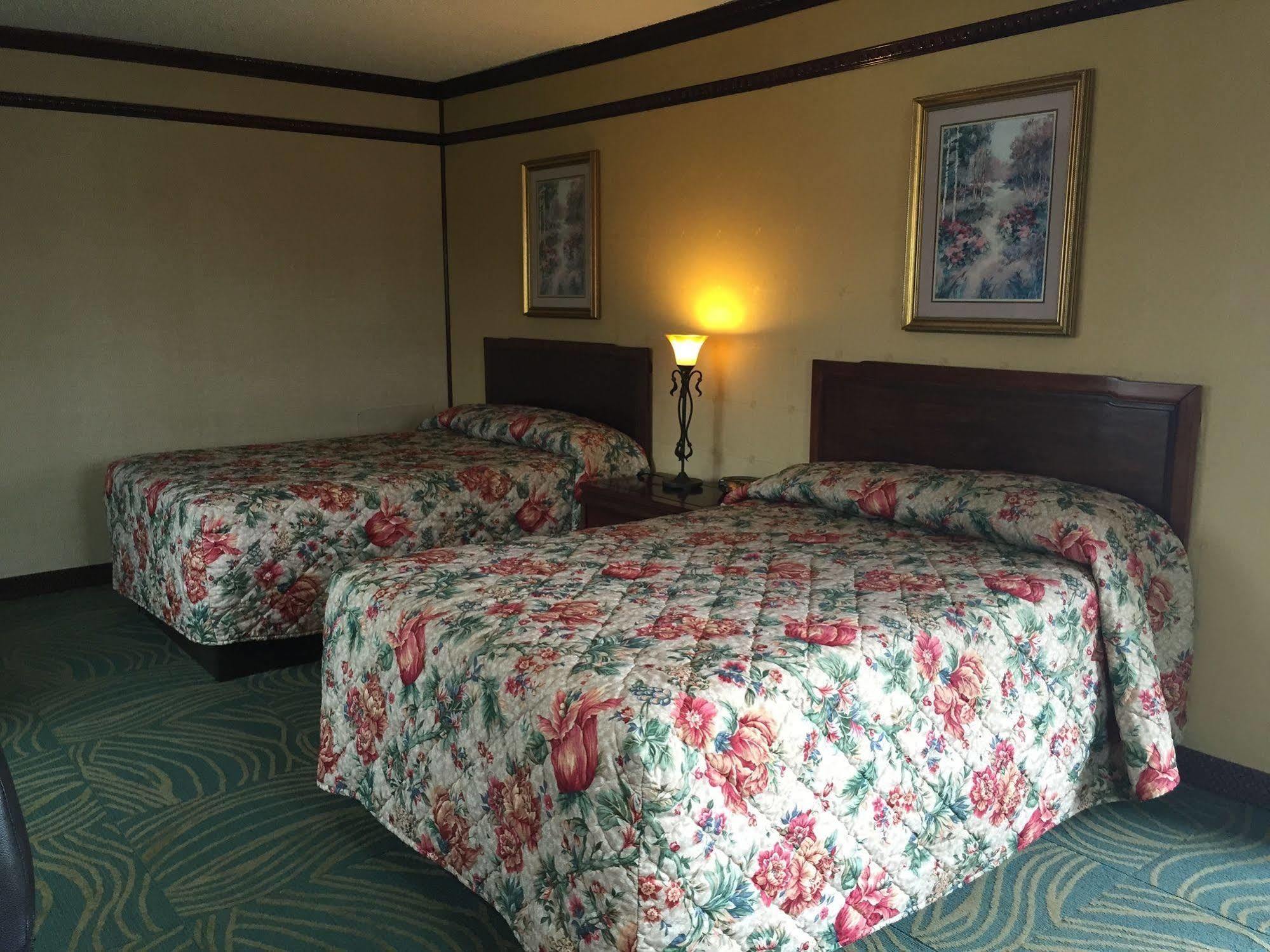 Track & Turf Motel Mount Laurel Eksteriør billede