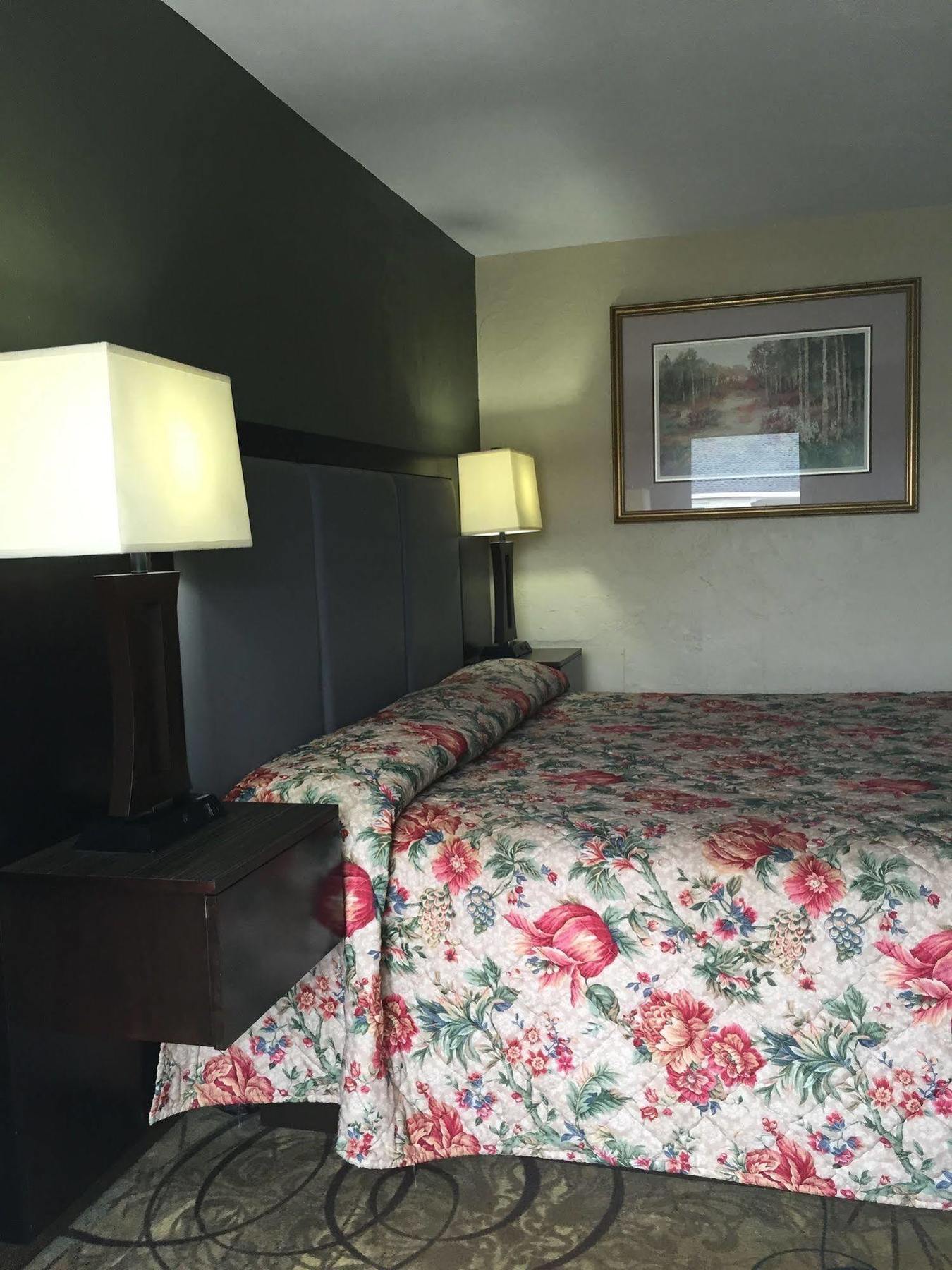 Track & Turf Motel Mount Laurel Eksteriør billede