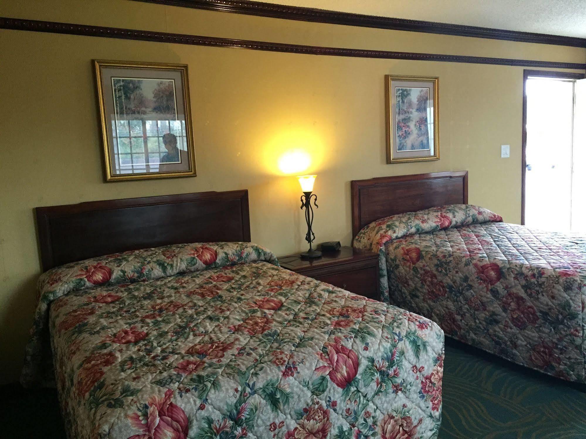 Track & Turf Motel Mount Laurel Eksteriør billede